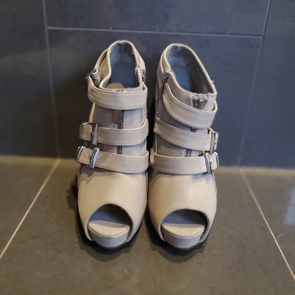 Peep toe ankle boots - Picture 7 of 7